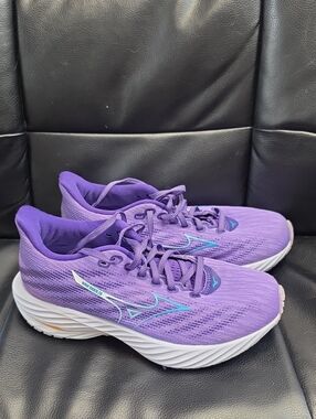 Mizuno Women’s Purple Athletic Running Shoes with Teal Accents
